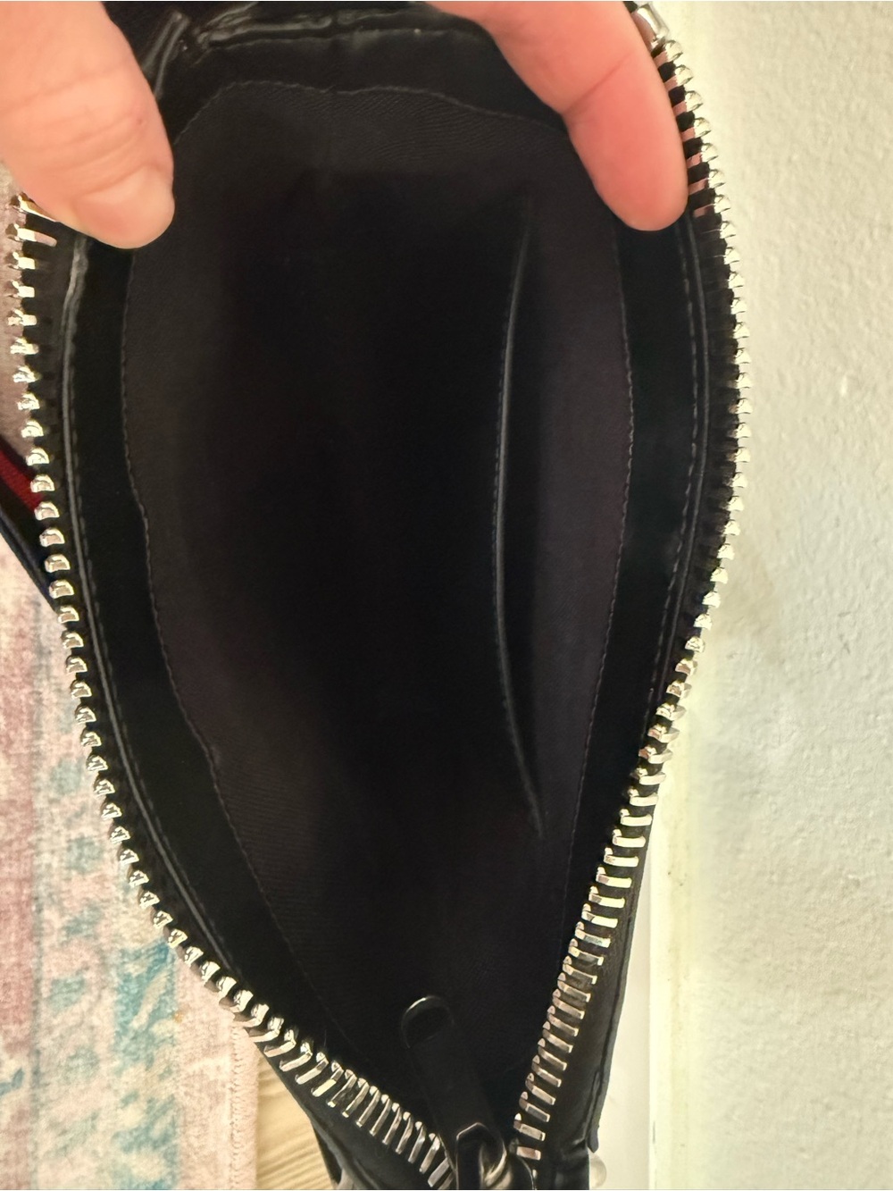 Gucci Black GG Supreme Messenger Bag with Web Stripe Strap - Picture 5 of 6